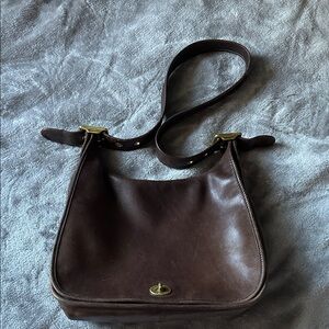Vintage coach 9718 mahogany legacy crescent